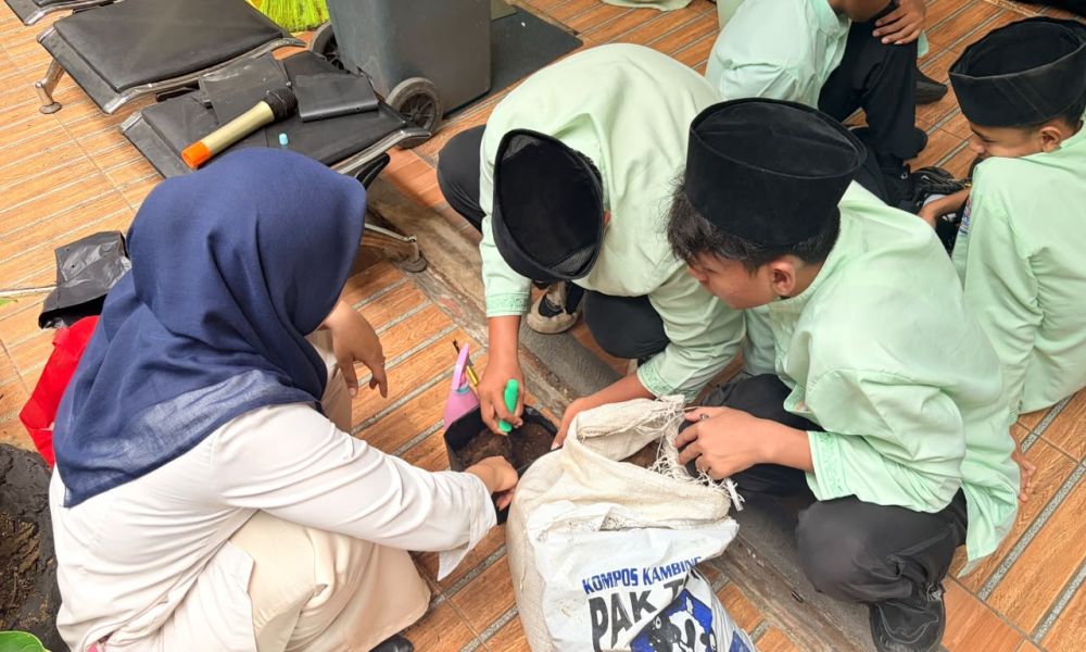 INFORMASI KEGIATAN KOKURIKULER📌  KELAS VIII SEMESTER 1 SMP ERA PEMBANGUNAN III TEMA: URBAN FARMING — BUDIDAYA MENANAM KANGKUNG - Foto 4