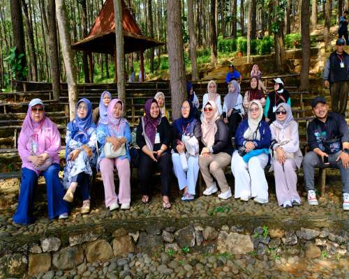 Dokumentasi Kegiatan Wisata Edukasi Guru ke Puncak Becici, Y
