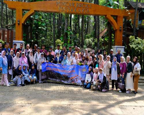Dokumentasi Kegiatan Wisata Edukasi Guru ke Puncak Becici, Y