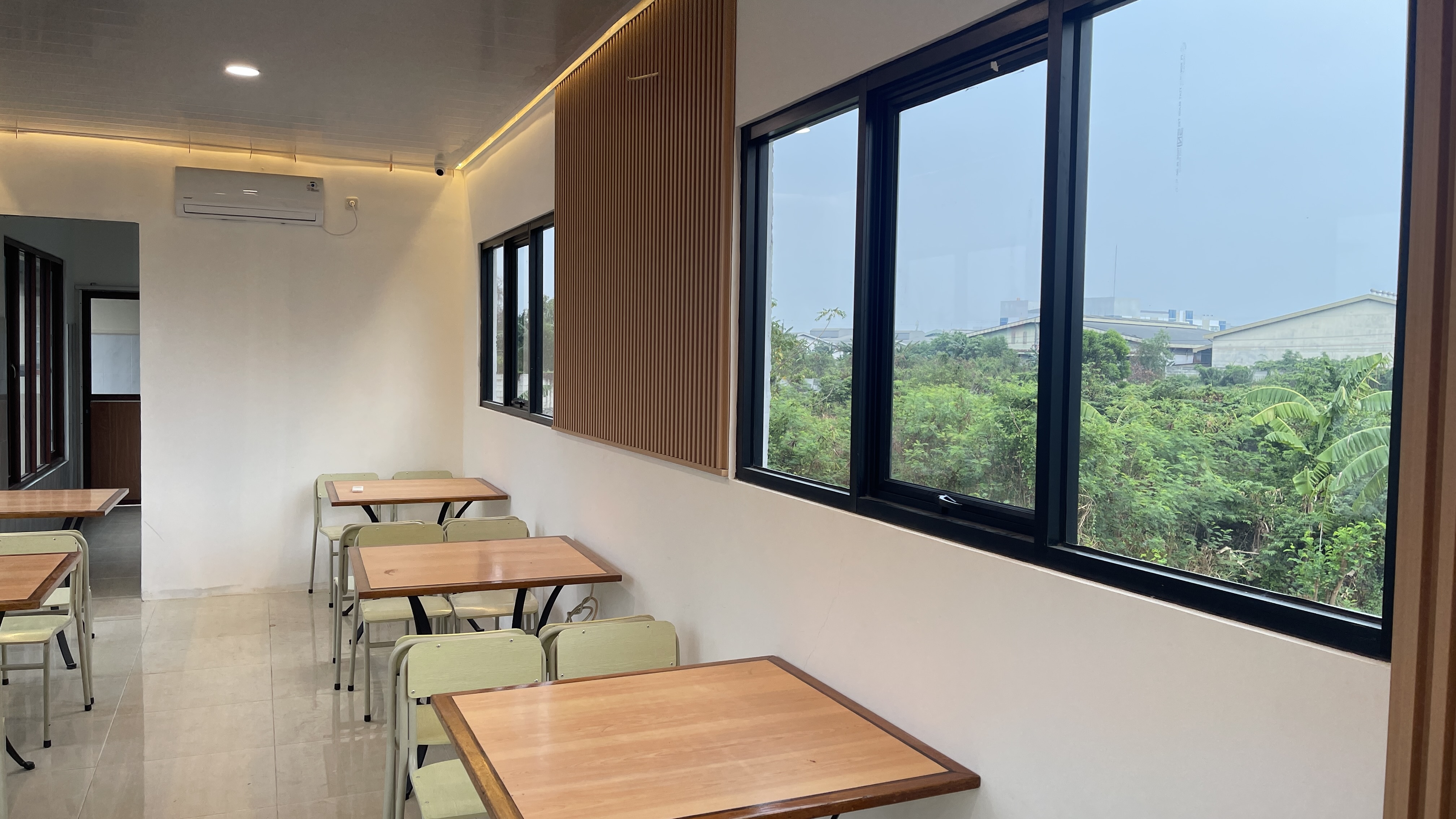 Suasana & Interior Kafe Modern